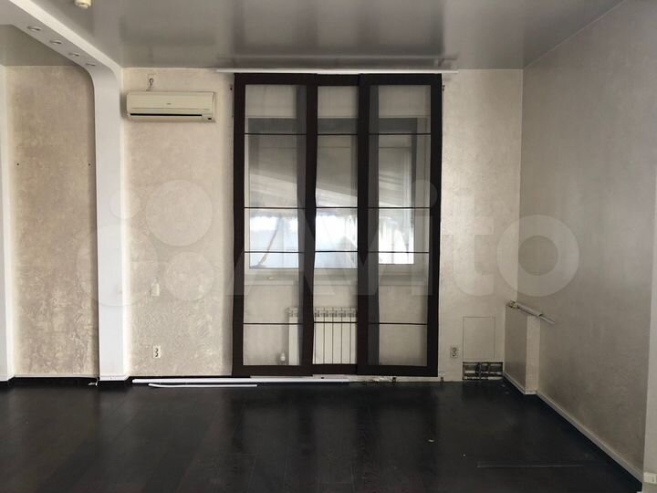 Административно-офисные помещения, 425 м²