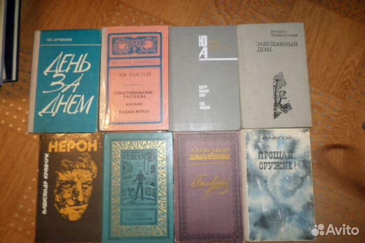 Много книг с фото