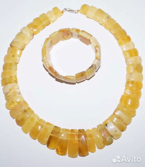Комплекты и колье из королевского белого янтаря