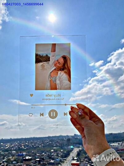 Пластинка в стеклянной раме: слушай с удовольствием