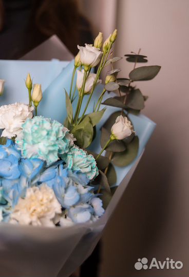 Букет из гортензии, гвоздики и лизиантуса