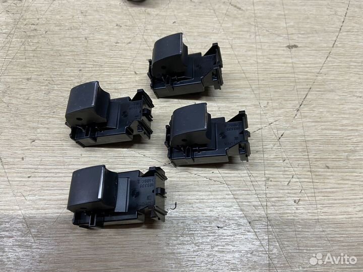 Кнопка стеклоподъемника Toyota Rav4 XA50