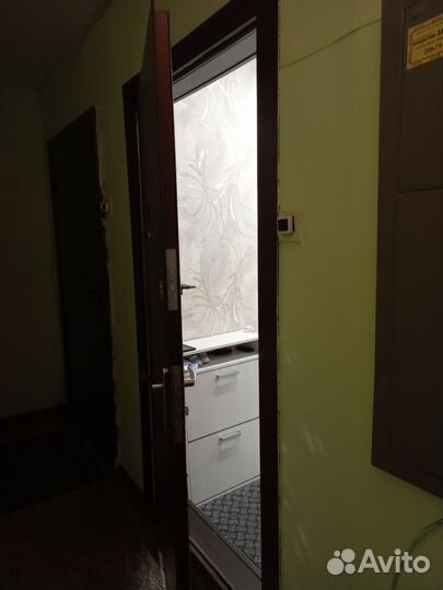 Дверь входная металлическая б/у