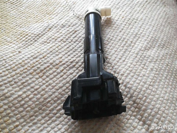 Форсунка фароомывателя Toyota Land Cruiser