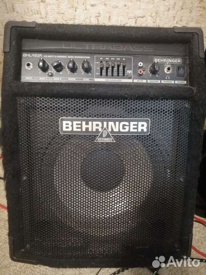 Басовый комбоусилитель behringer