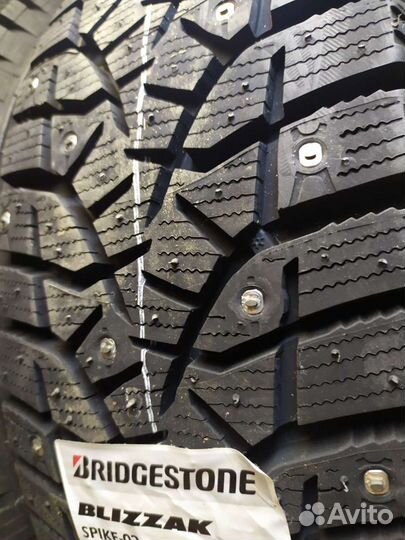 Bridgestone Blizzak Spike-02 215/60 R16