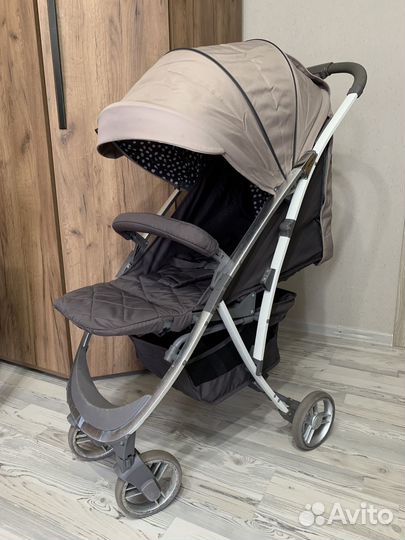 Компактная прогулочная коляска