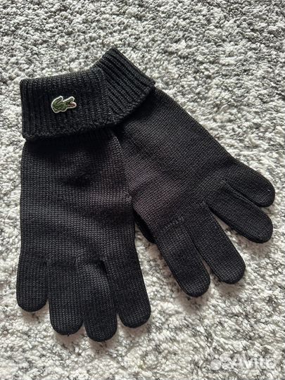 Перчатки Lacoste