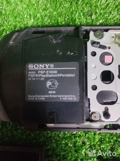 На запчасти игровая приставка Sony PSP-E1008