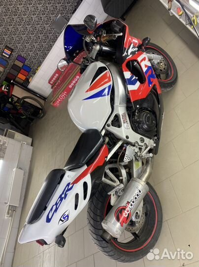 Honda cbr900rr fire blade