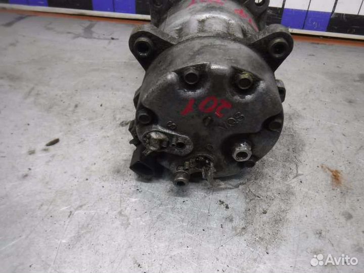 Компрессор кондиционера Volkswagen Golf 4 AHF 1999