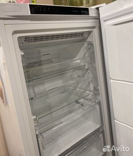 Морозильная камера Indesit DFZ 5175