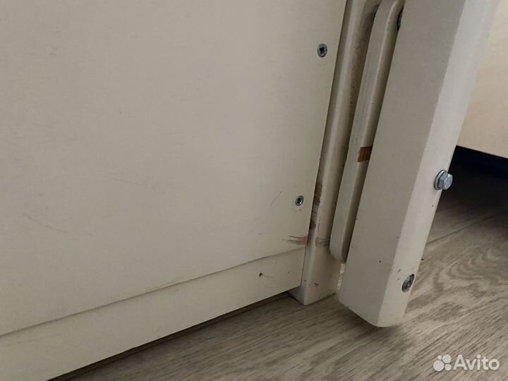 Детская кроватка с продольным маятником