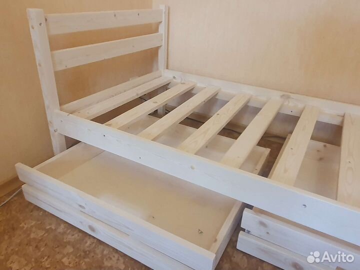 Подростковая / Односпальная кровать из массива