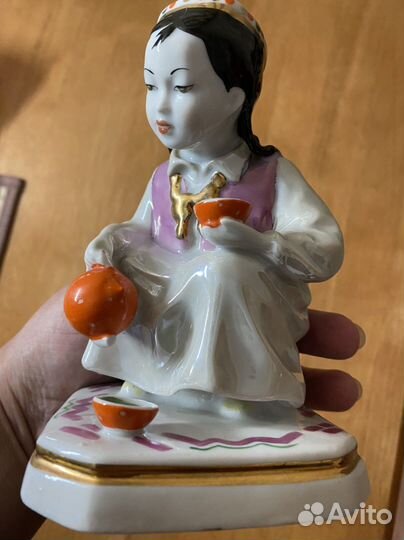 Статуэтка «Узбечка с чайником», Дулёво