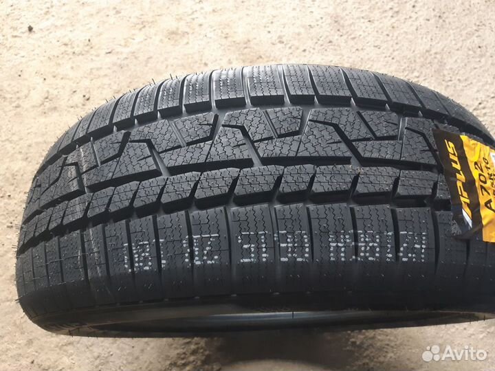 Aplus A702 215/55 R18 99V
