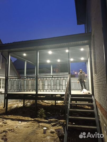 Строительная бригада пристройки, реставрация дома