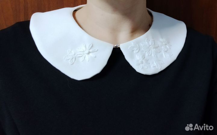 Съемный нарядный воротничок с вышивкой