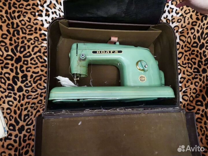Швейная машина Волга