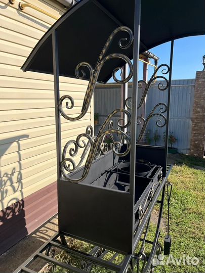 Мангал с крышей