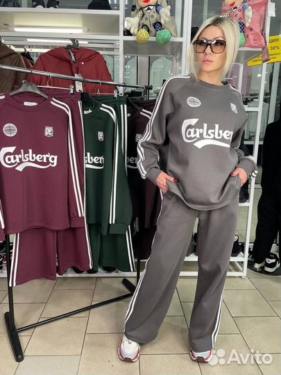 Спортивный костюм женский с лампасами Carlsberg