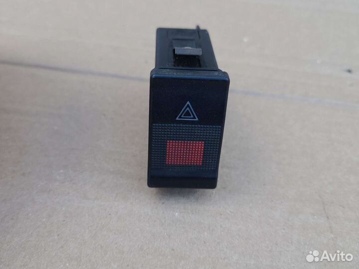 Кнопка аварийки Audi 80 B4 (100 C4) 1990-1997