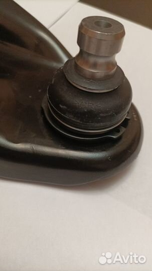 Рычаг подвески правый Renault