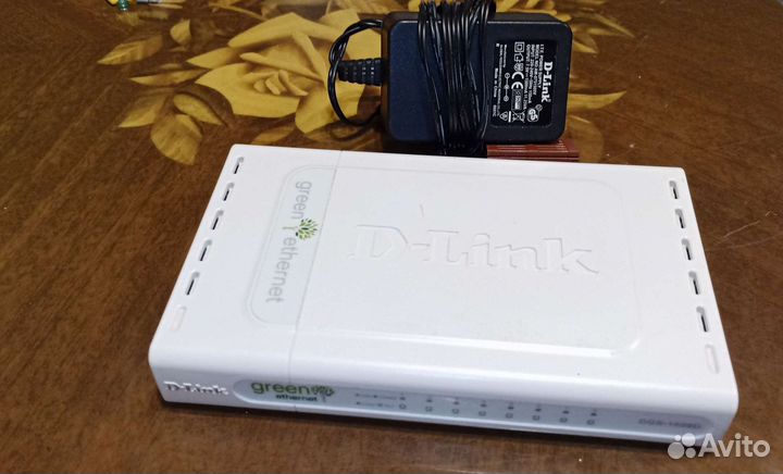 Коммутатор D-Link DGS-1008D белый