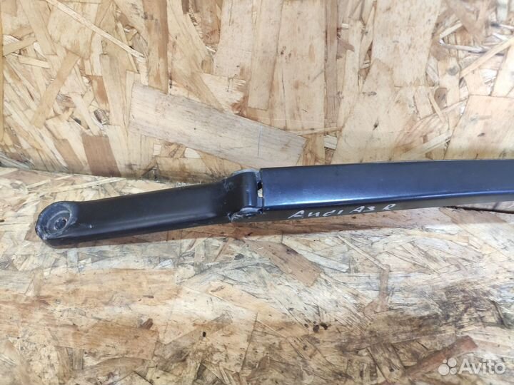 Поводок дворника правый Audi A3 8P рестайлинг 2