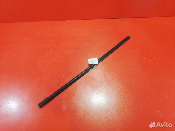 Молдинг стекла двери внешний передний правый Ford