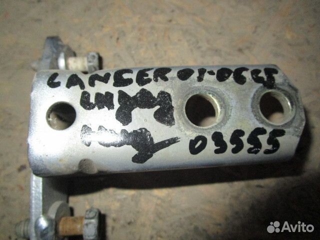 Петля двери задней левой нижняя Mitsubishi Lancer