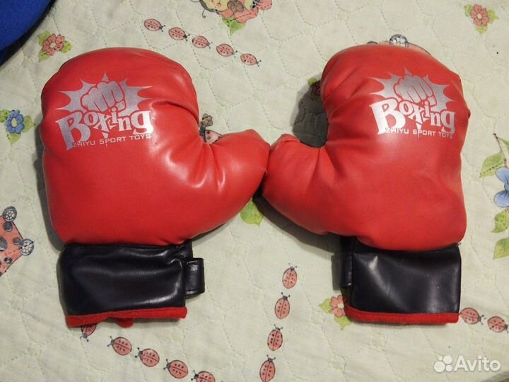 Боксерские перчатки