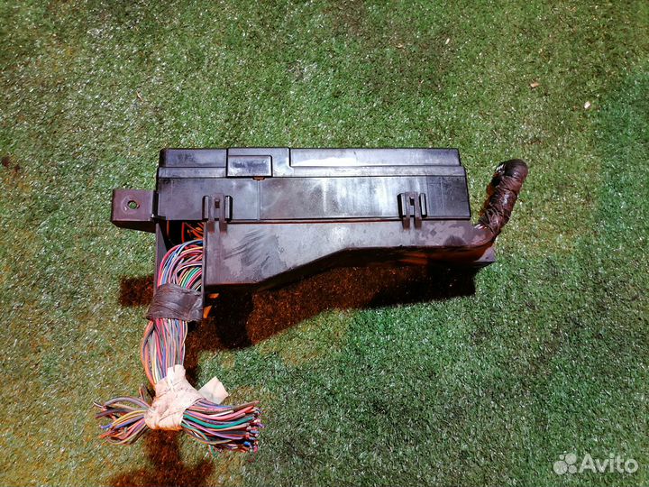 Блок предохранителей E11267010D Mazda Tribute epew