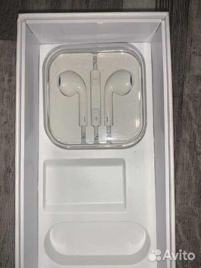 Коробка от iPhone 6s с чехлом