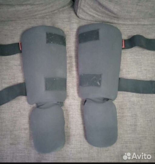 Боксерские перчатки, шлем, форма, защита на ноги