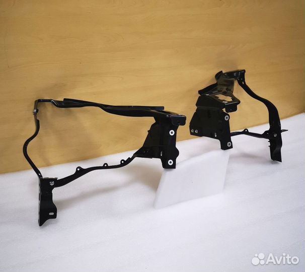 Кронштейн фары правый для мерседес 212 E212