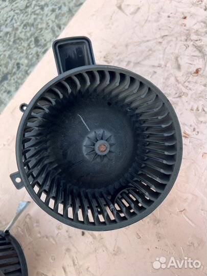 Моторчик отопителя печки jeep grand Cherokee WK2