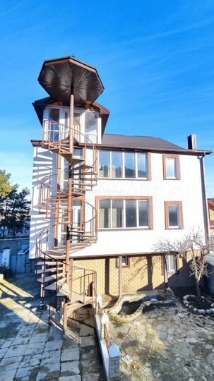 Дом 290 м² на участке 7,7 сот.