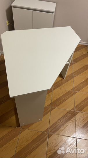 Компьютерный стол белый