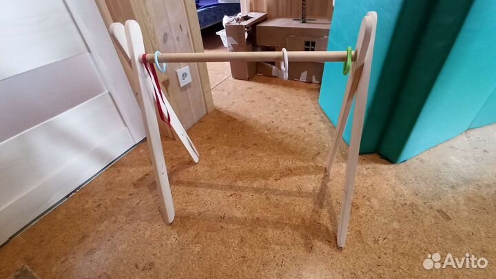 Стойка монтессори для малышей бесплатно