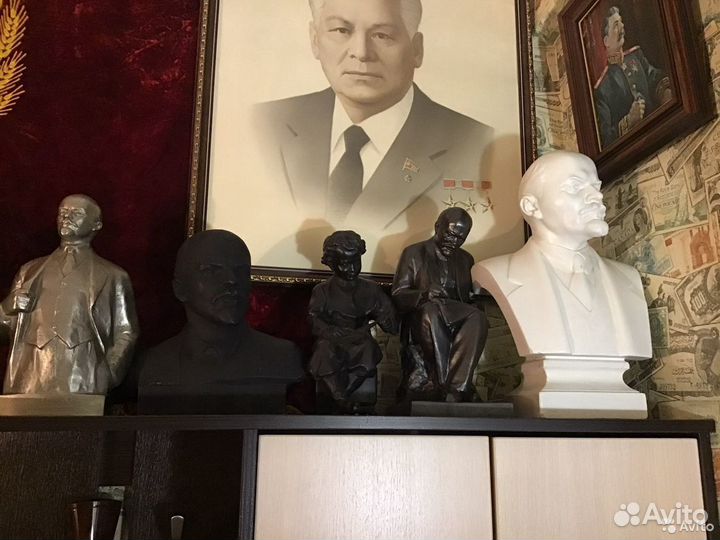 В продаже Ленин, Сталин, Дзержинский