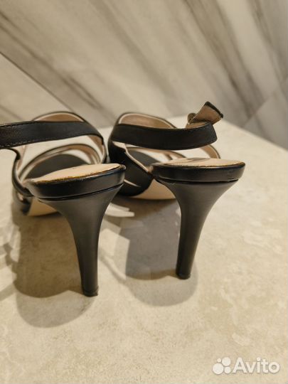 Босоножки 37