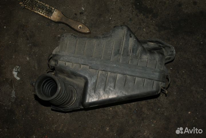 Корпус воздушного фильтра Toyota Carina E