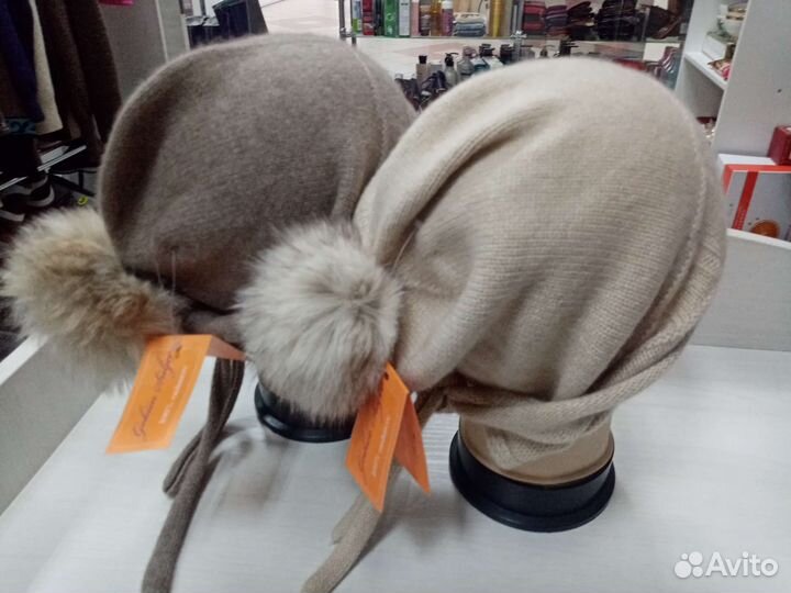 Косынки из кашемира с пумпонами. Монголия