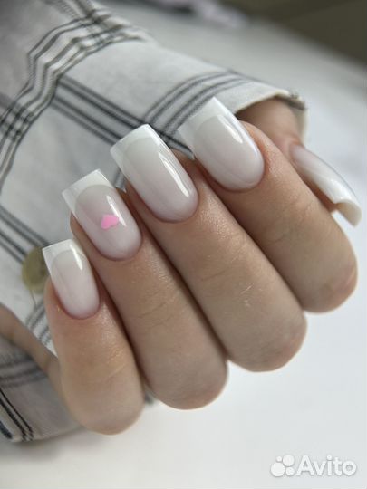 Маникюр в салоне