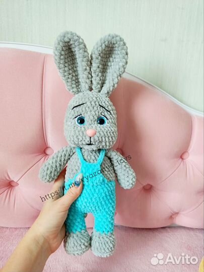 Заяц вязаный