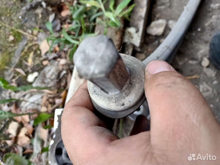 Passat b6 правый передний рычаг