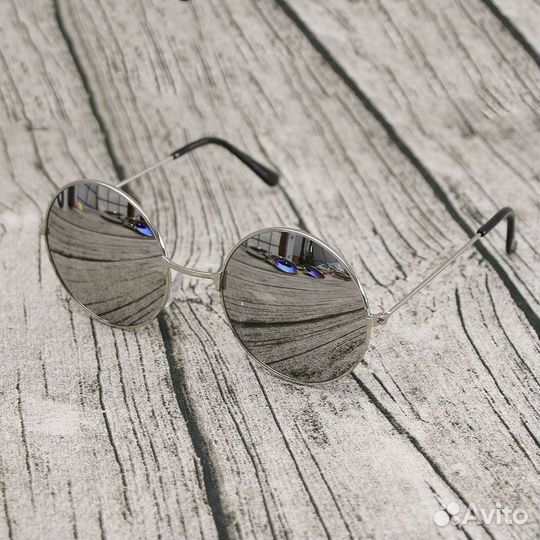 Солнечные очки круглые с хромированной оправой