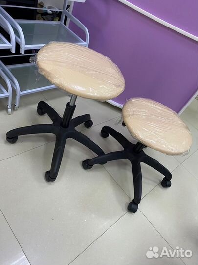 Стул мастера.Новый,без спинки