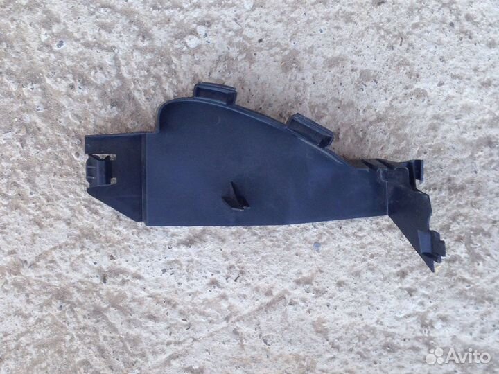 Mercedes W246 Левый дефлектор радиатора